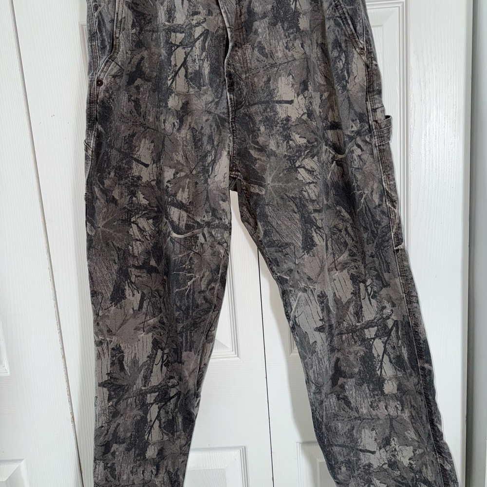 Hollister Men's Gray Camouflage Cargo Pants